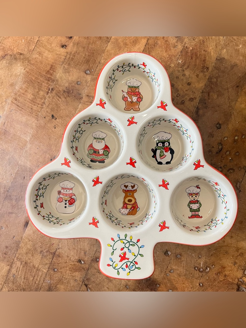 Temp-tations by Tara Christmas Nostalgic Figural 6-Cup Muffin Pan Red Birds